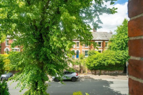 Swift Host 4 Bedrooms in Golden Triangle with Parking